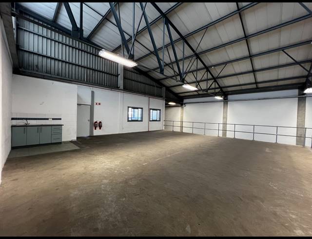 549M² WAREHOUSE TO LET IN MATROOSFONTEIN